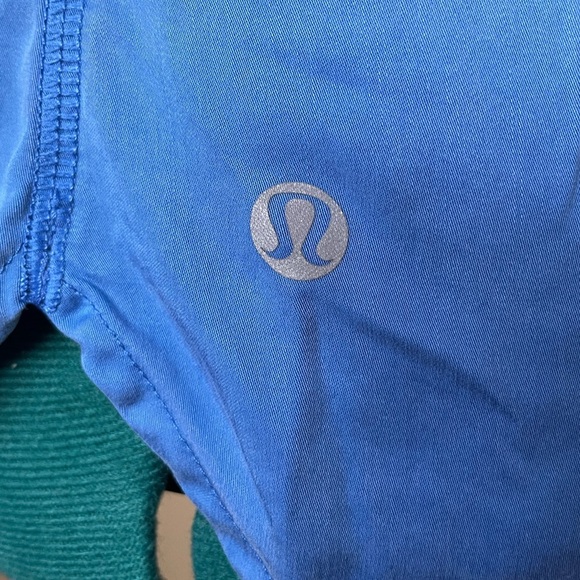 Lululemon size 2 babydoll tank top with adjustable straps and removable cups - Picture 4 of 8